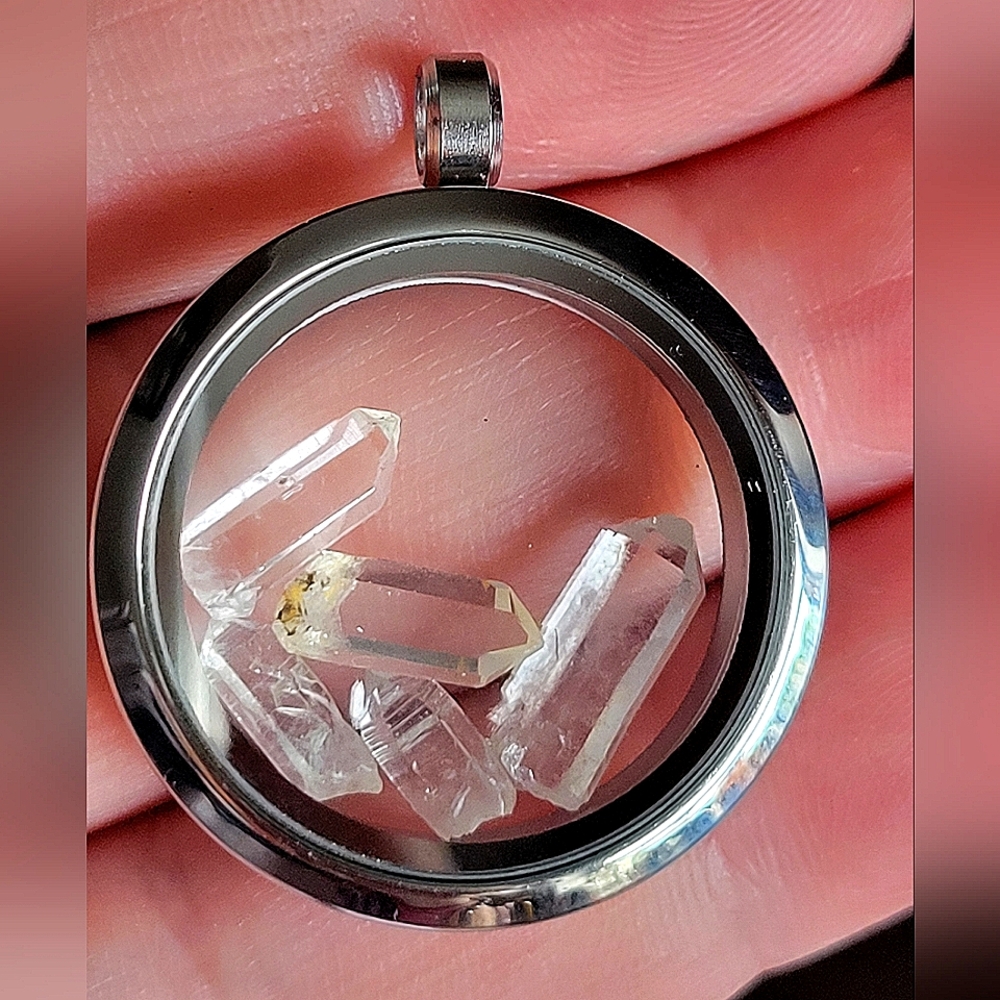 Pendant w/ Clear Quartz Points Floating Pendants Jewelry Accessories Unisex